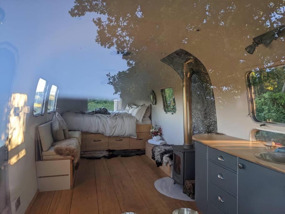 Airstream, Vintage American Caravan & Hottub Ashburton Exteriér fotografie