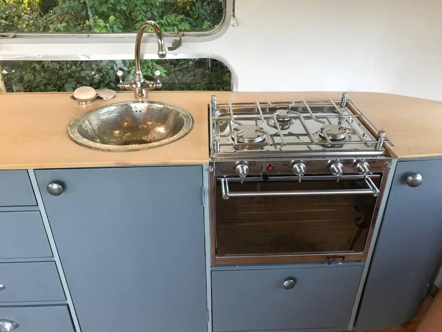 Airstream, Vintage American Caravan & Hottub Ashburton Exteriér fotografie