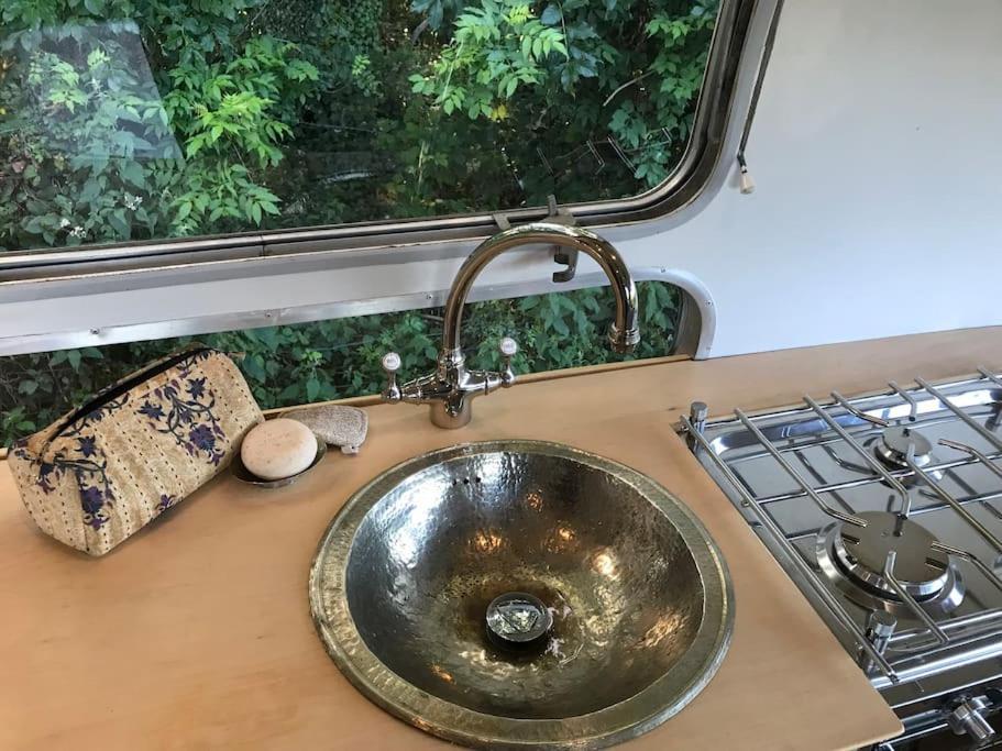 Airstream, Vintage American Caravan & Hottub Ashburton Exteriér fotografie