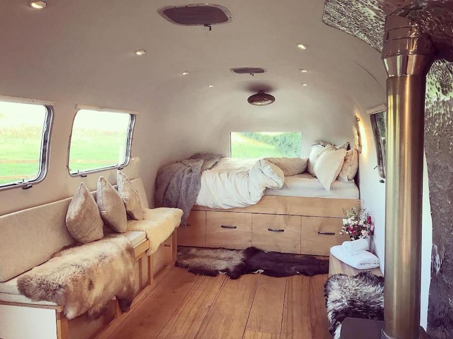 Airstream, Vintage American Caravan & Hottub Ashburton Exteriér fotografie